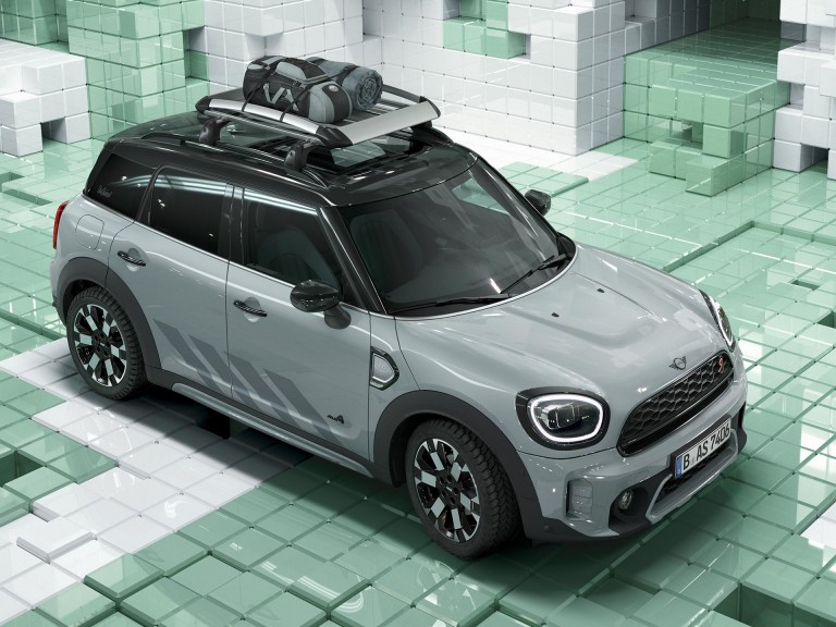 Ready for new adventures: Individual accessories for the MINI Cooper S  Countryman ALL4 in the Untamed Edition.