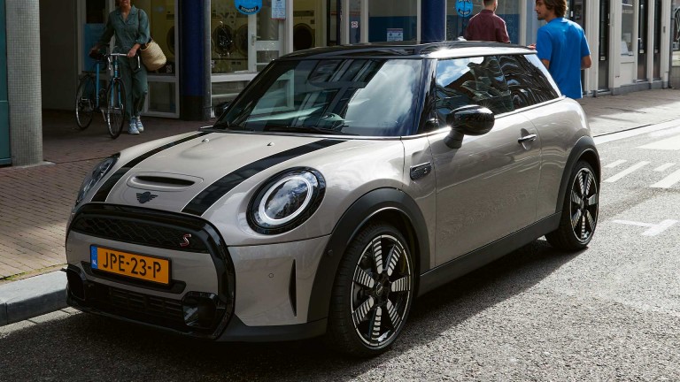 MINI 3-door Hatch – front view blue and white – model comparison