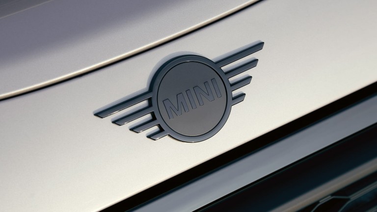 MINI 5-door Hatch – exterior – piano black design accents